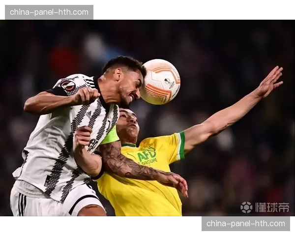 转播画面显示实时数据：当前主队控球率58%，但客队预期进球值更高